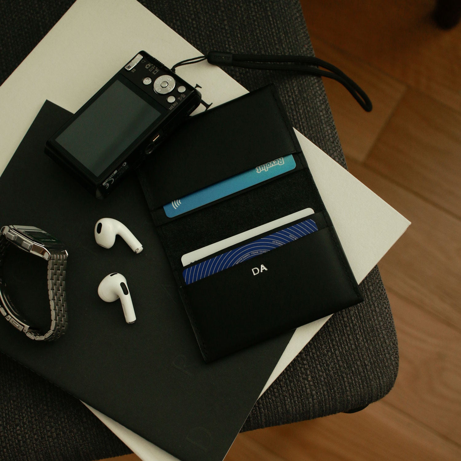 Henri Bi-Fold Black