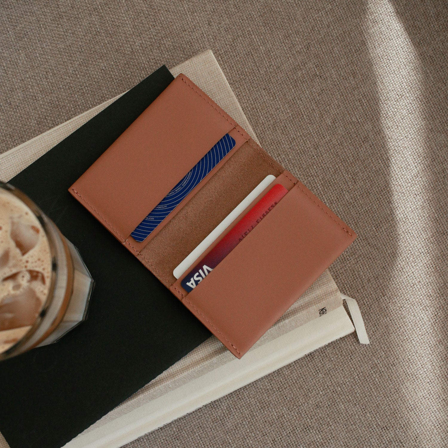 Henri Bi-Fold Maquillaje